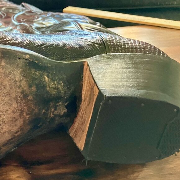 Lucchese Classics Cowboy/Cowgirl Boots 9B - Picture 5 of 16